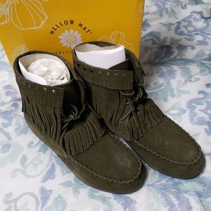 Vintage Vibe NIB Yellow Box Ankle Studded Moccasins Olive